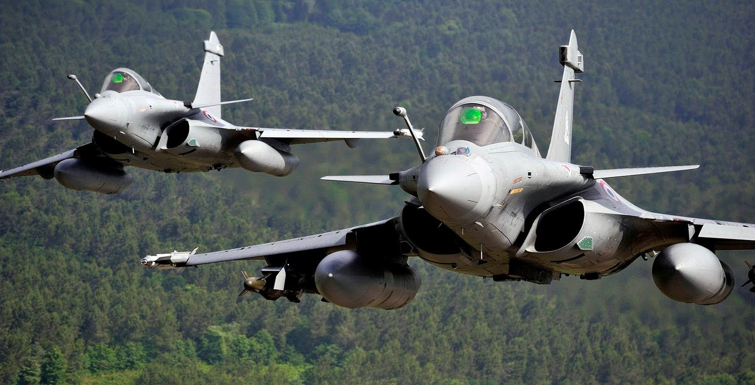 H εκπληκτική απογείωση ενός Dassault Rafale (βίντεο)